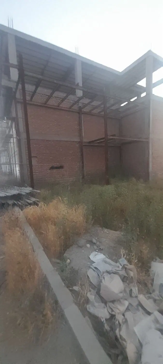 مغازه بر خیابان ولنده