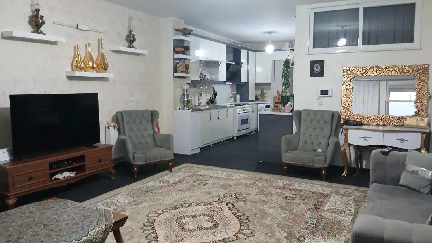 یک اپارتمان سه خوابه فول امکانات
