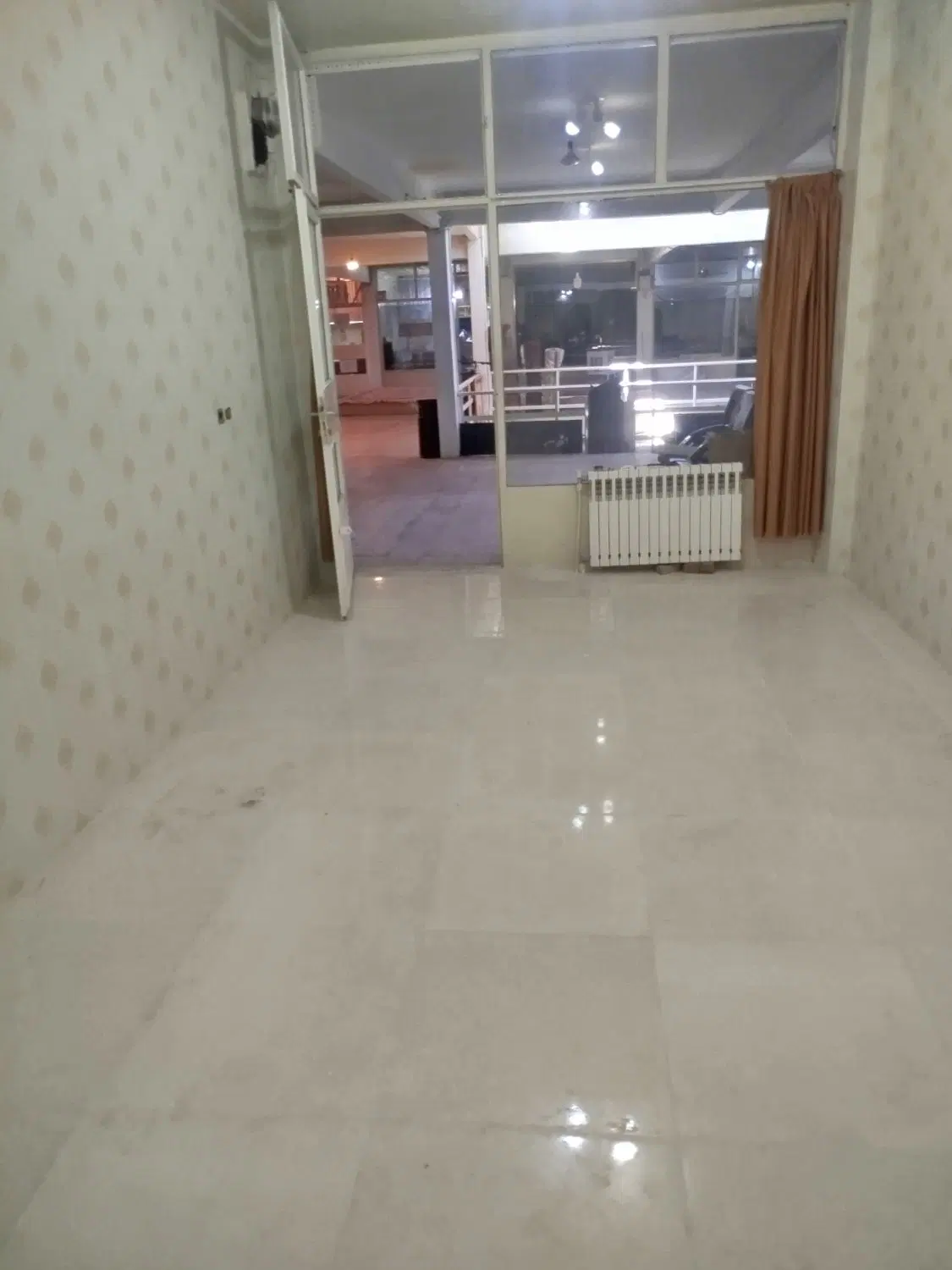 مغازه در خ دارایی پاساژ سینا