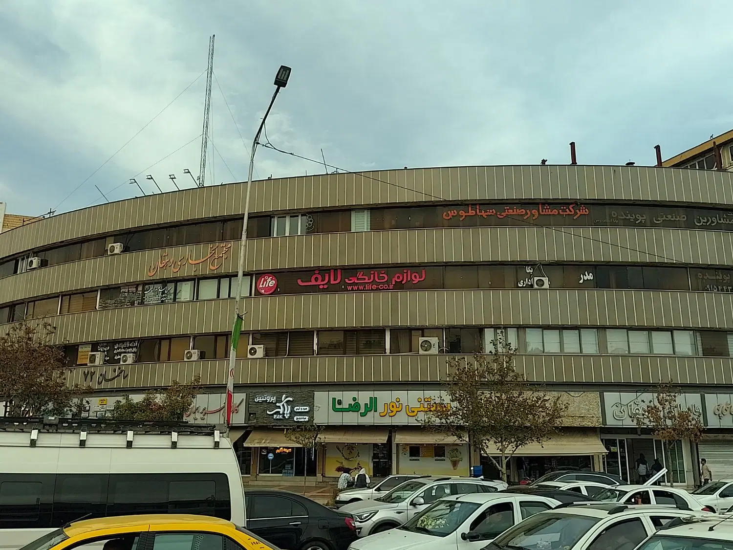 مغازه تجاری مناسب دفتر کار واقع در پاساژ دهقان به