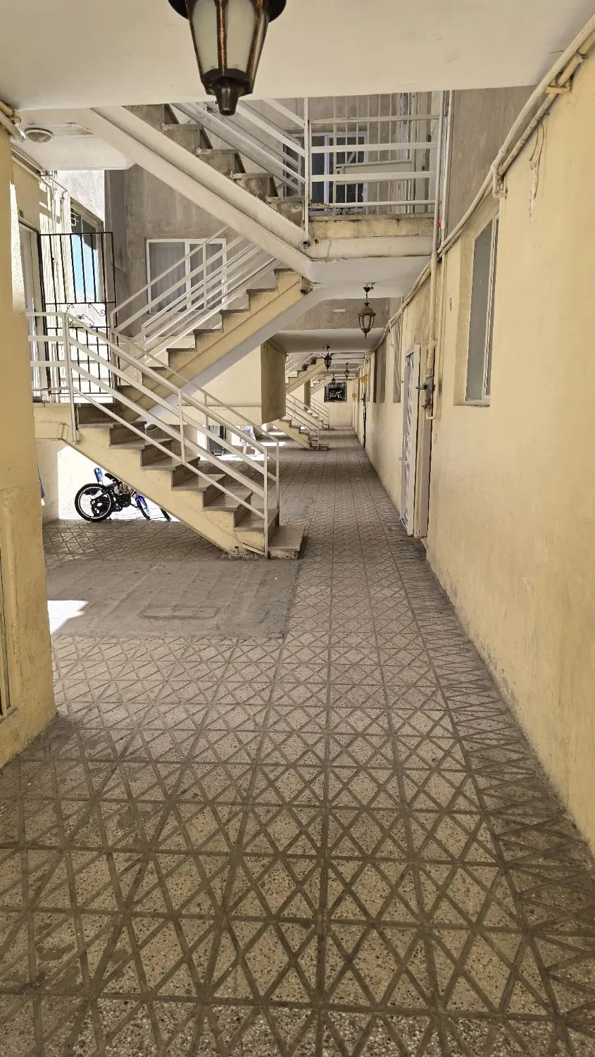 ۶۴متری، ۲خوابه، نورگیر