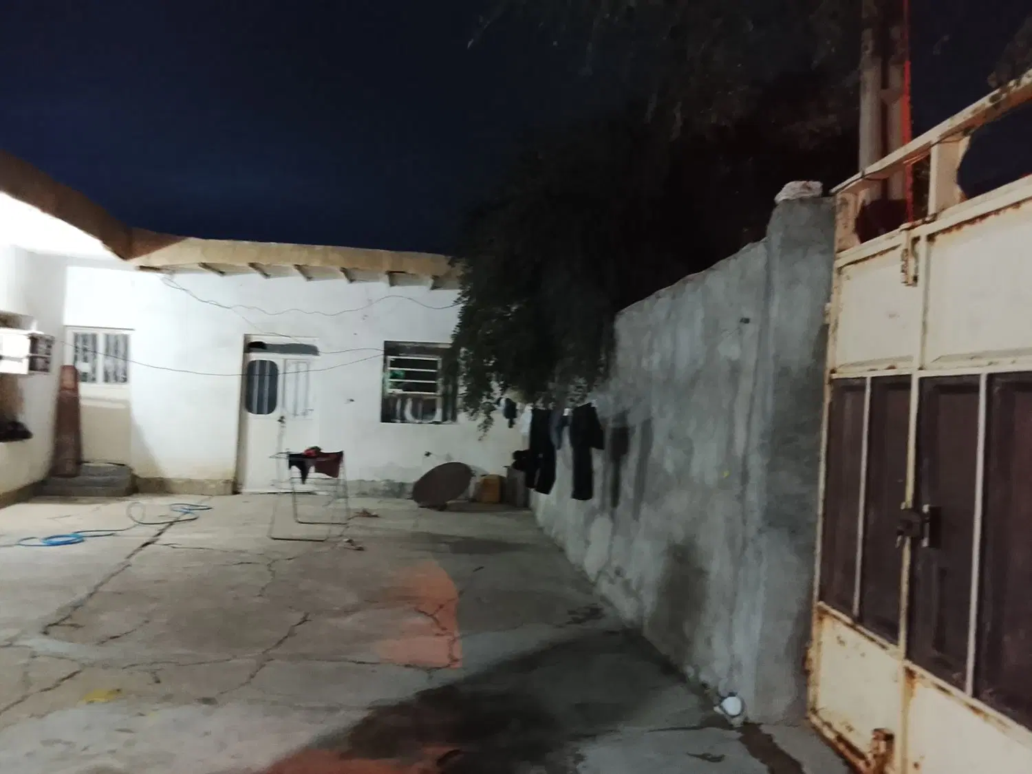 خانه ویلایی 3تا اتاق دارد