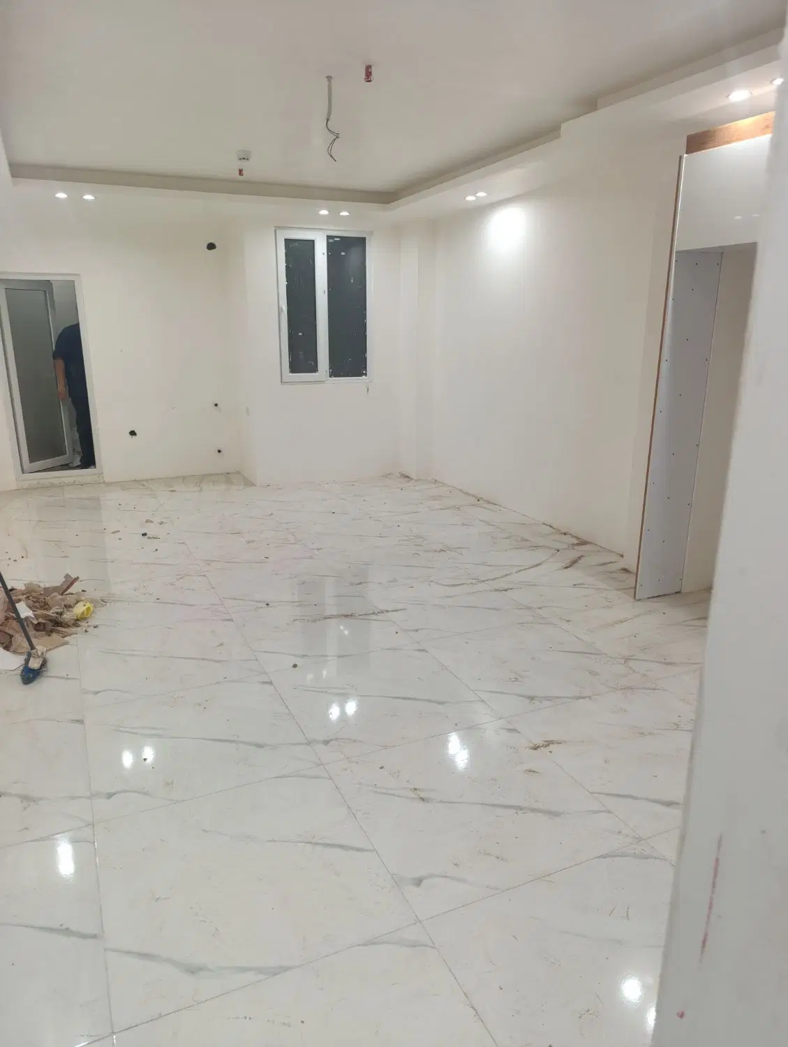 80 متری  2 خواب  کیلید اول خیابان 8 کوروش