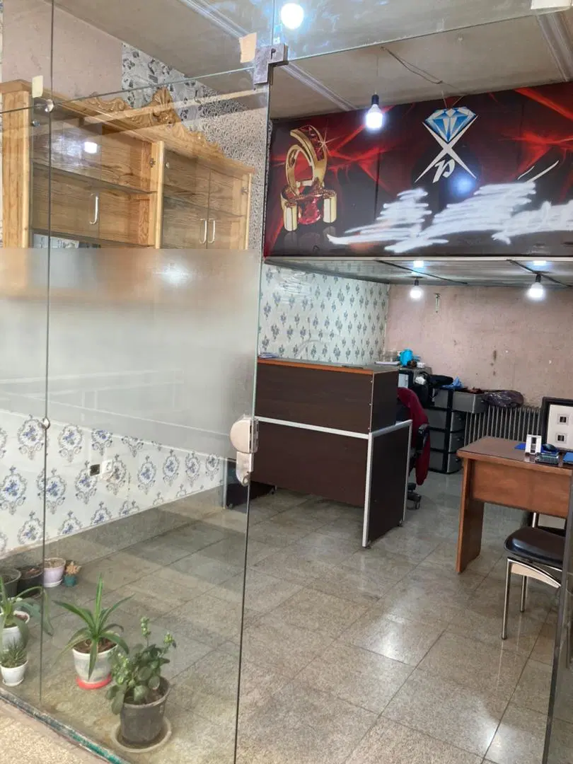 مغازه تجاری در خیابان امام پاساژ مروارید