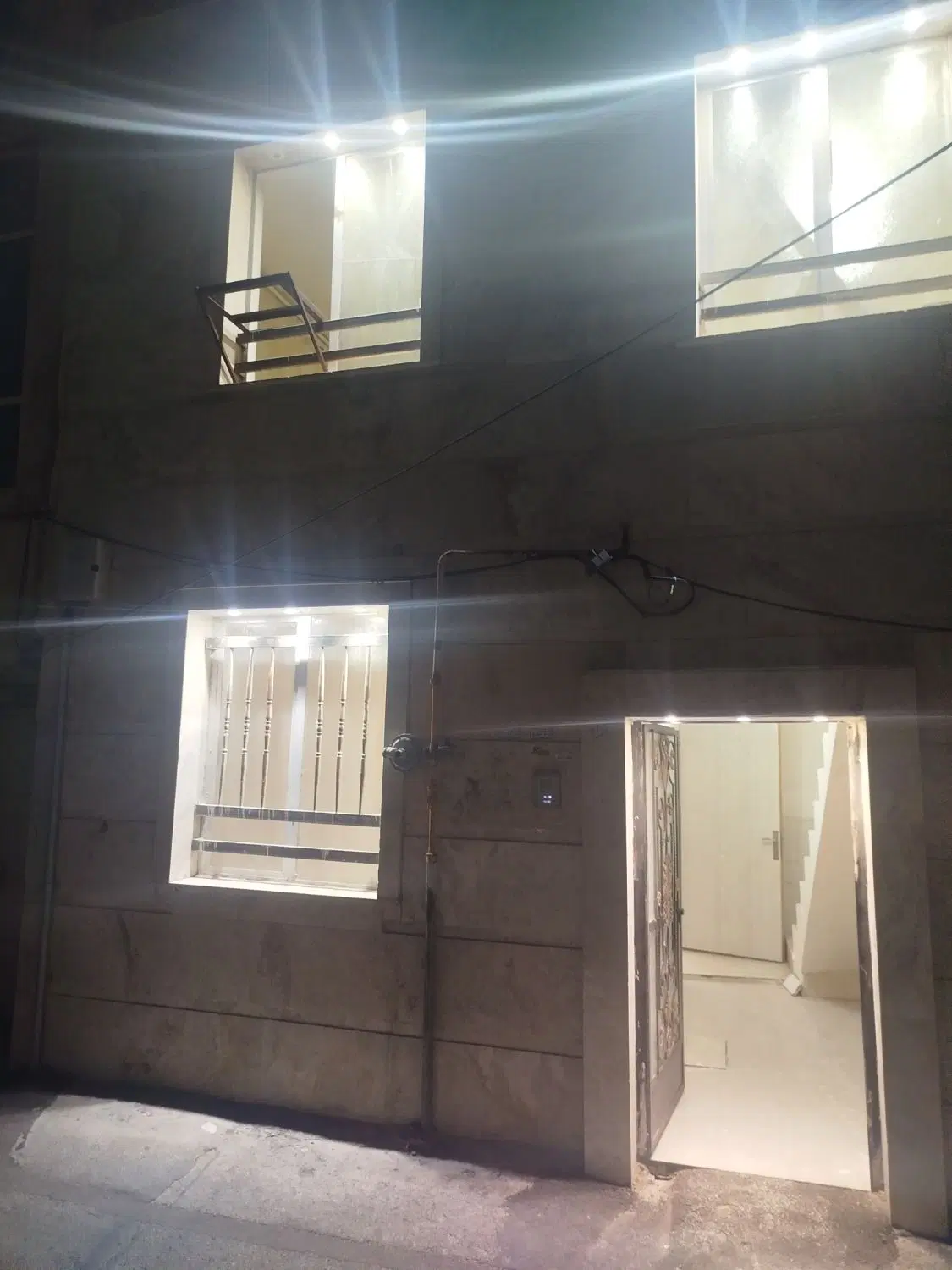 ملک دو طبقه در خیابان عاشورا