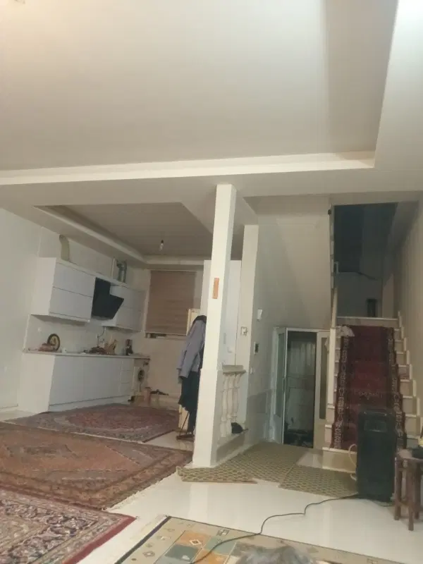 اجاره طبقه دوم یک باب ساختمان دوطبقه ویلایی