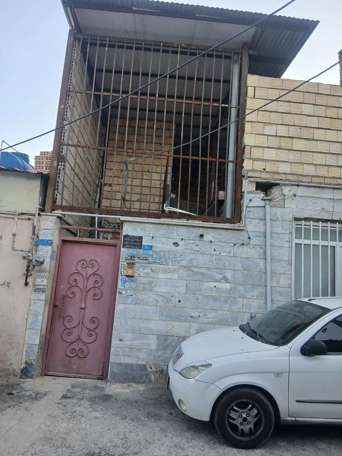 خانه دو طبقه نیمه ساخت