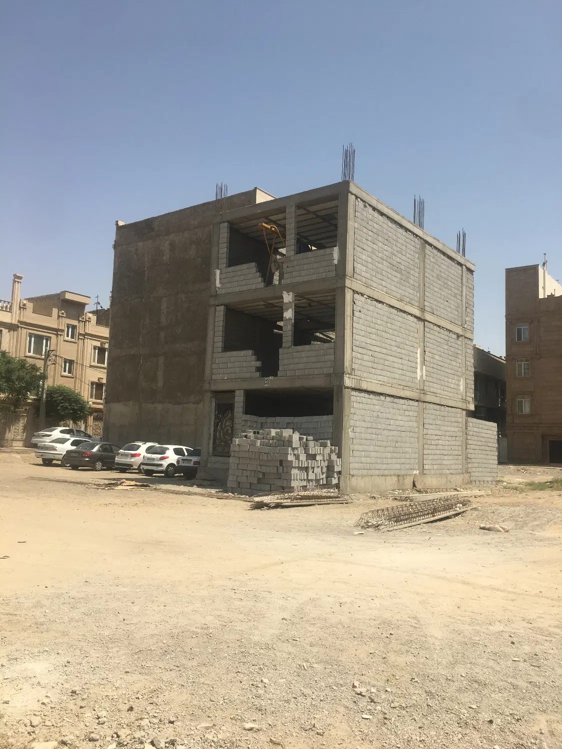 فروش فوری سه طبقه جاده نظامی