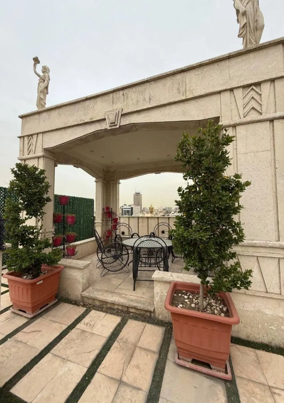 ۱۴۷ مترشاهکارلوکس ۳ خواب درمنطقه فول نوساز۲پارکینگ