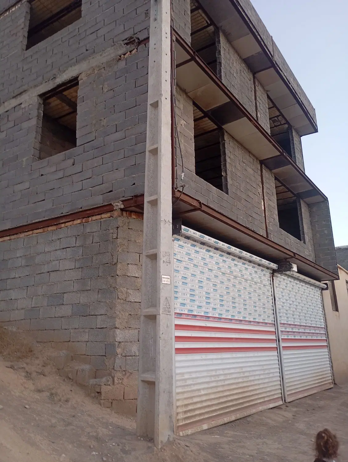 خانه نیمه کاره