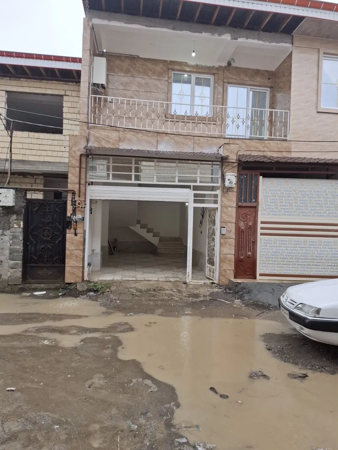 واحد ۹۰ متری راه جدا پارکینگ دار