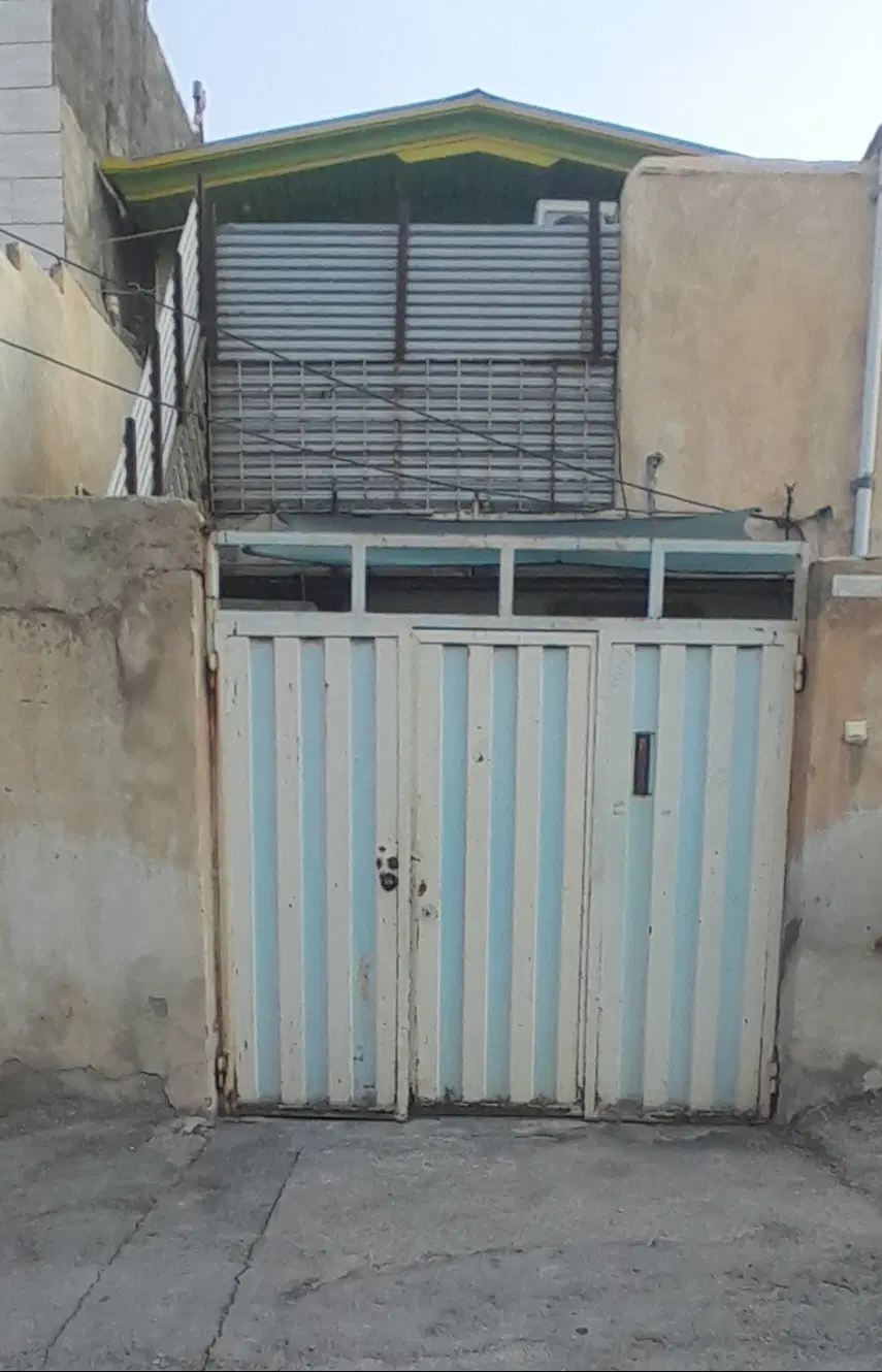 اجاره پشته حسین اباد ۲۰ متری