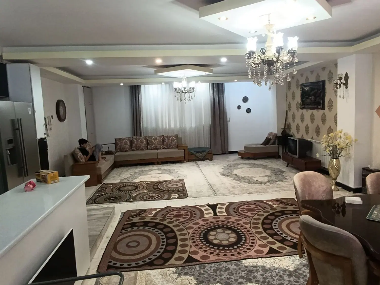 واحدبازرگانی 125مترروبه نما شیک فوری