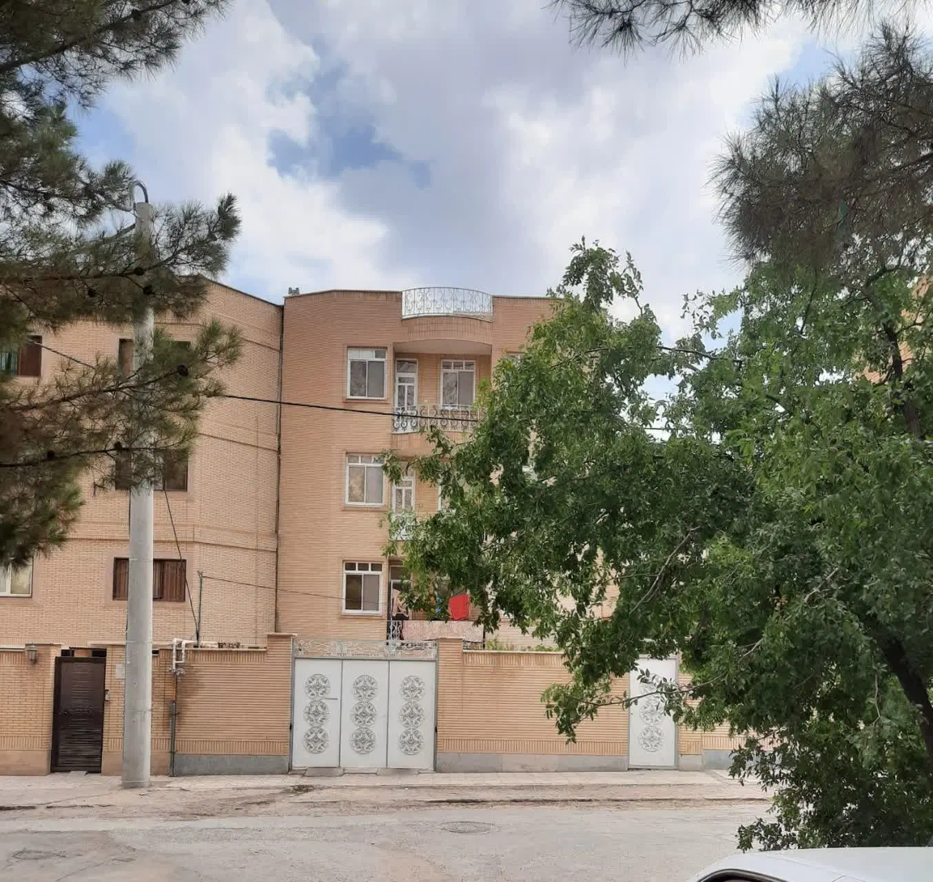 تک واحدی ۱۳۸ متری در نطنز مسجدرضا