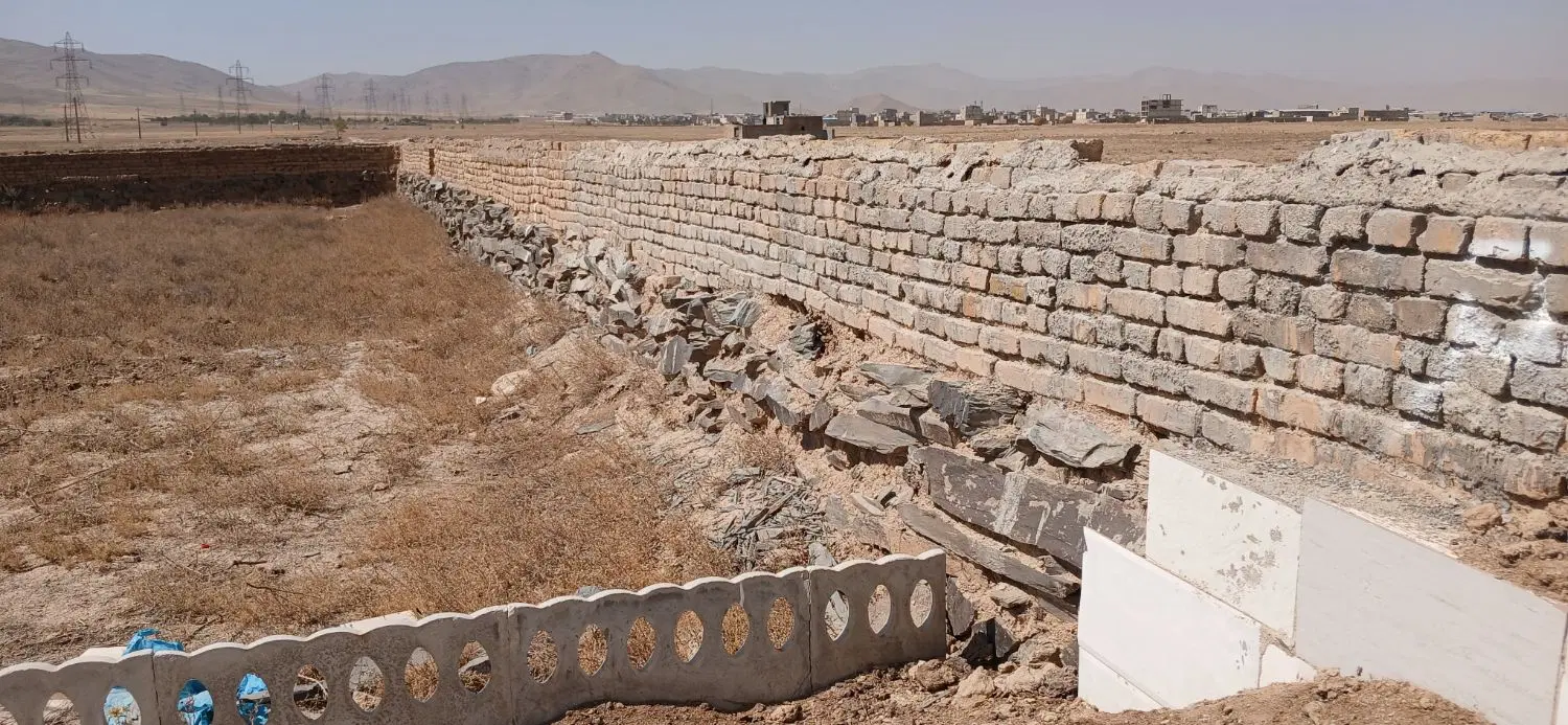 باغ انگوری ۴۰۰ متر داخل چهار دیواری قدیمی