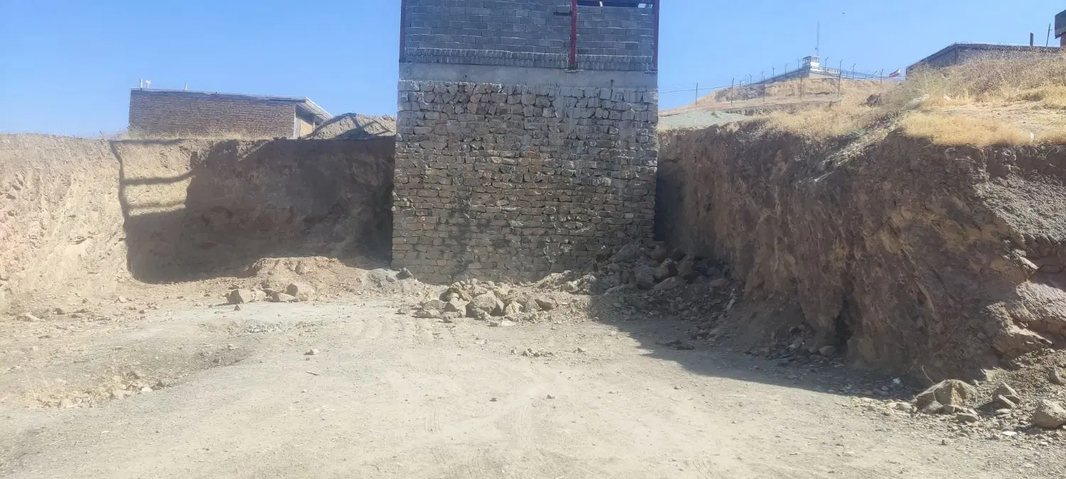 زمین نایسر روی خیابان۱۶متری سبزی کاری