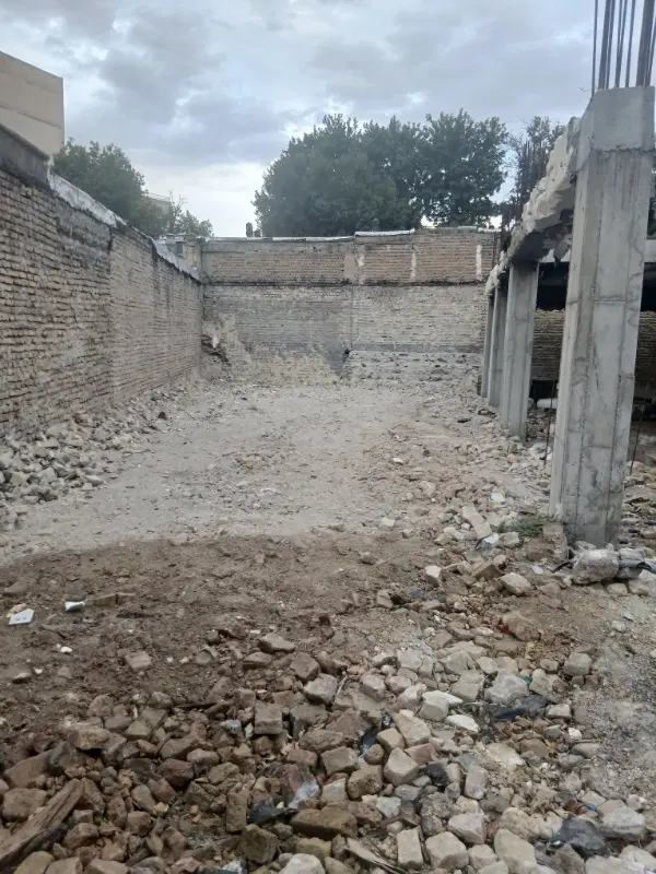 زمین ۱۵۴ متری