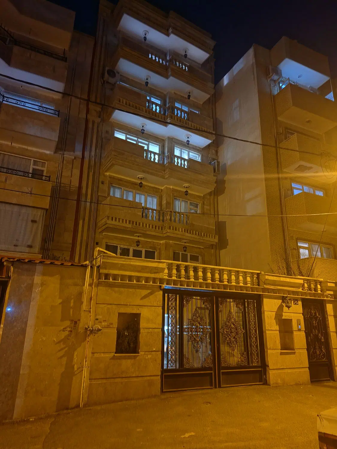 یک واحد آپارتمان  در خیابان عارف