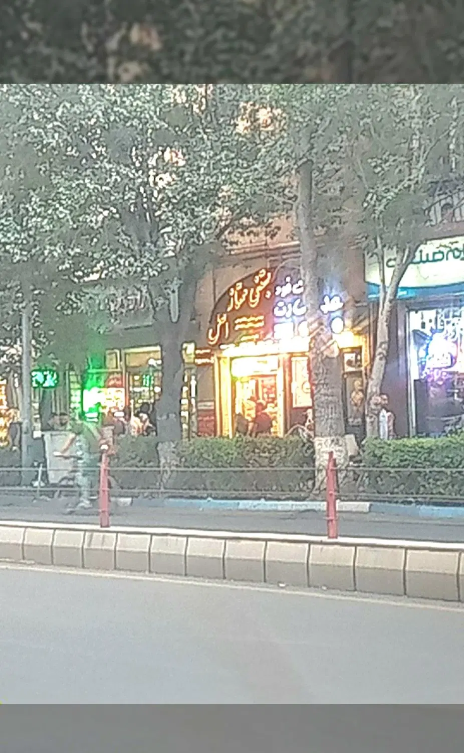 فروش مغازه 25 متر رو به روی مصلا_خیابان امام_تربیت