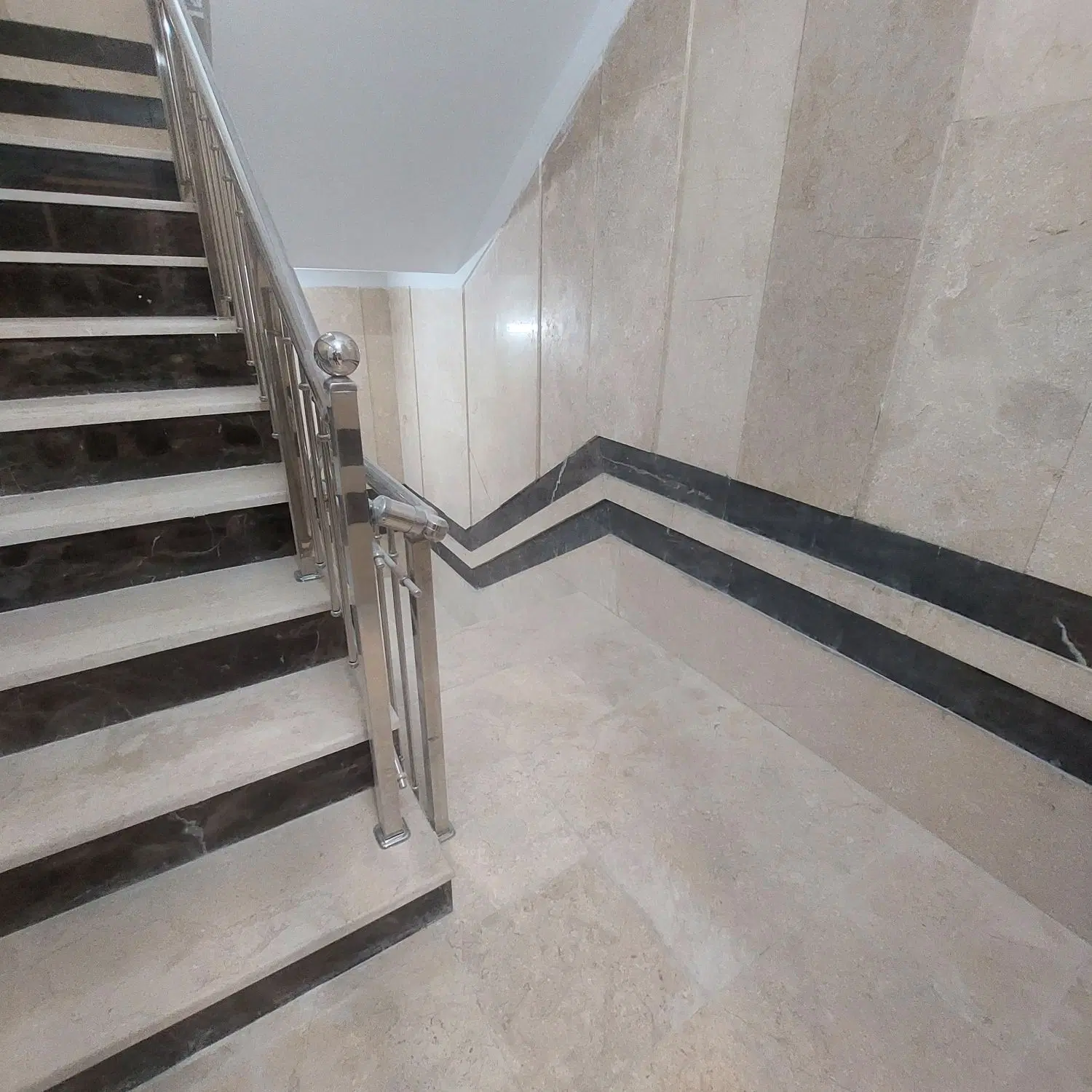 آپارتمان 108 متری نوساز 5 طبقه یکجا