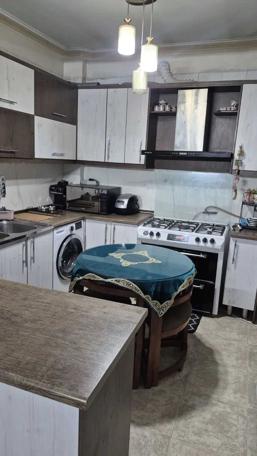 ۶۰ متری تمیز،پارکینگ و انباری و بالکن در لهراسب