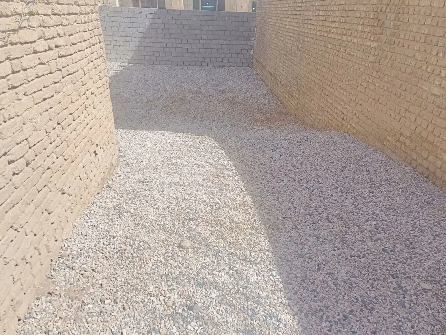 چهار دیواری ۱۴۶ متری با اب گاز وبرق وتلفن