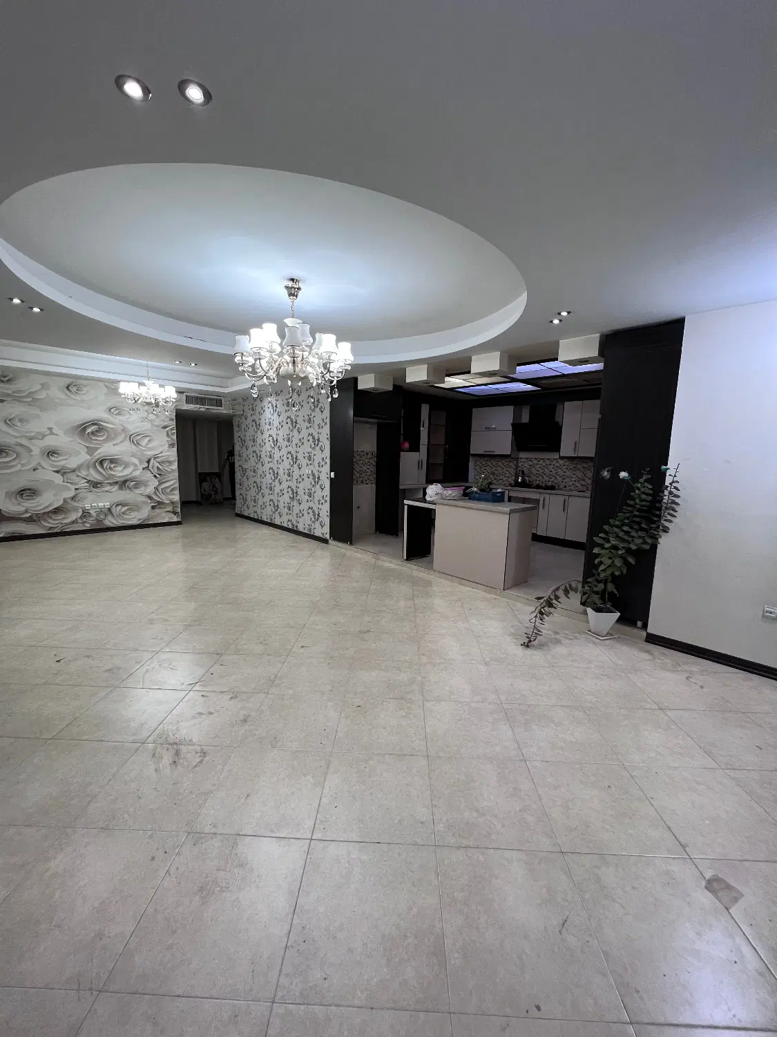 اپارتمان سند دار شخصی ساز ۱۳۰ متری خیام غربی