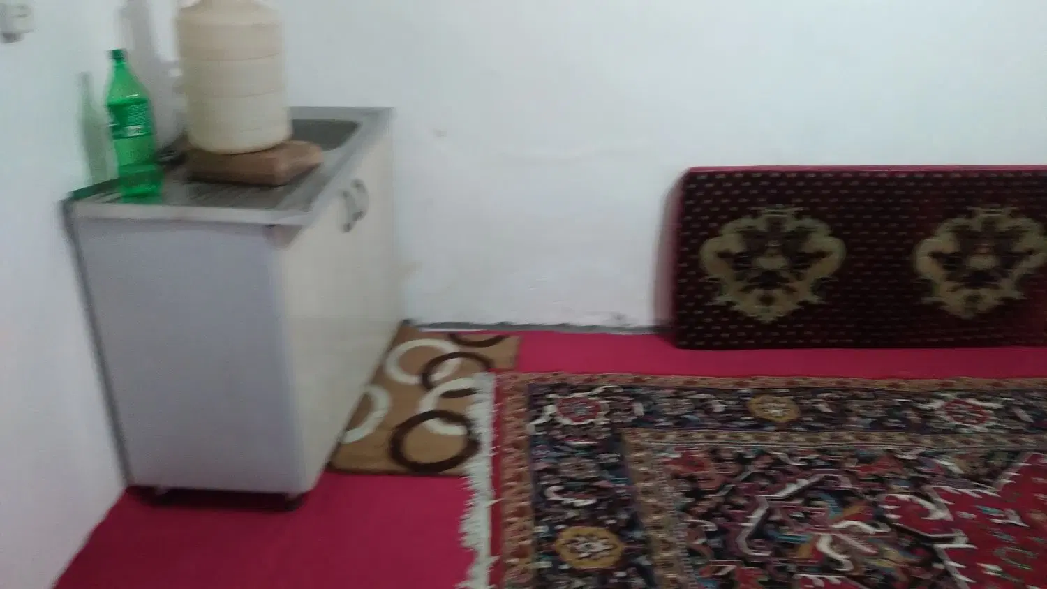 اجاره زمین۱۲۰۰متری حصار کشی شده دارای برق و اتاق