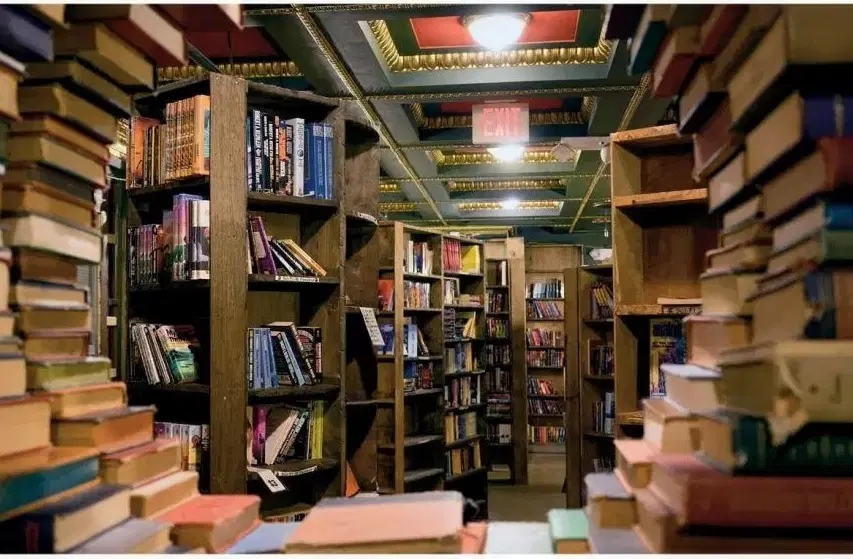 ملک جهت کتابفروشی