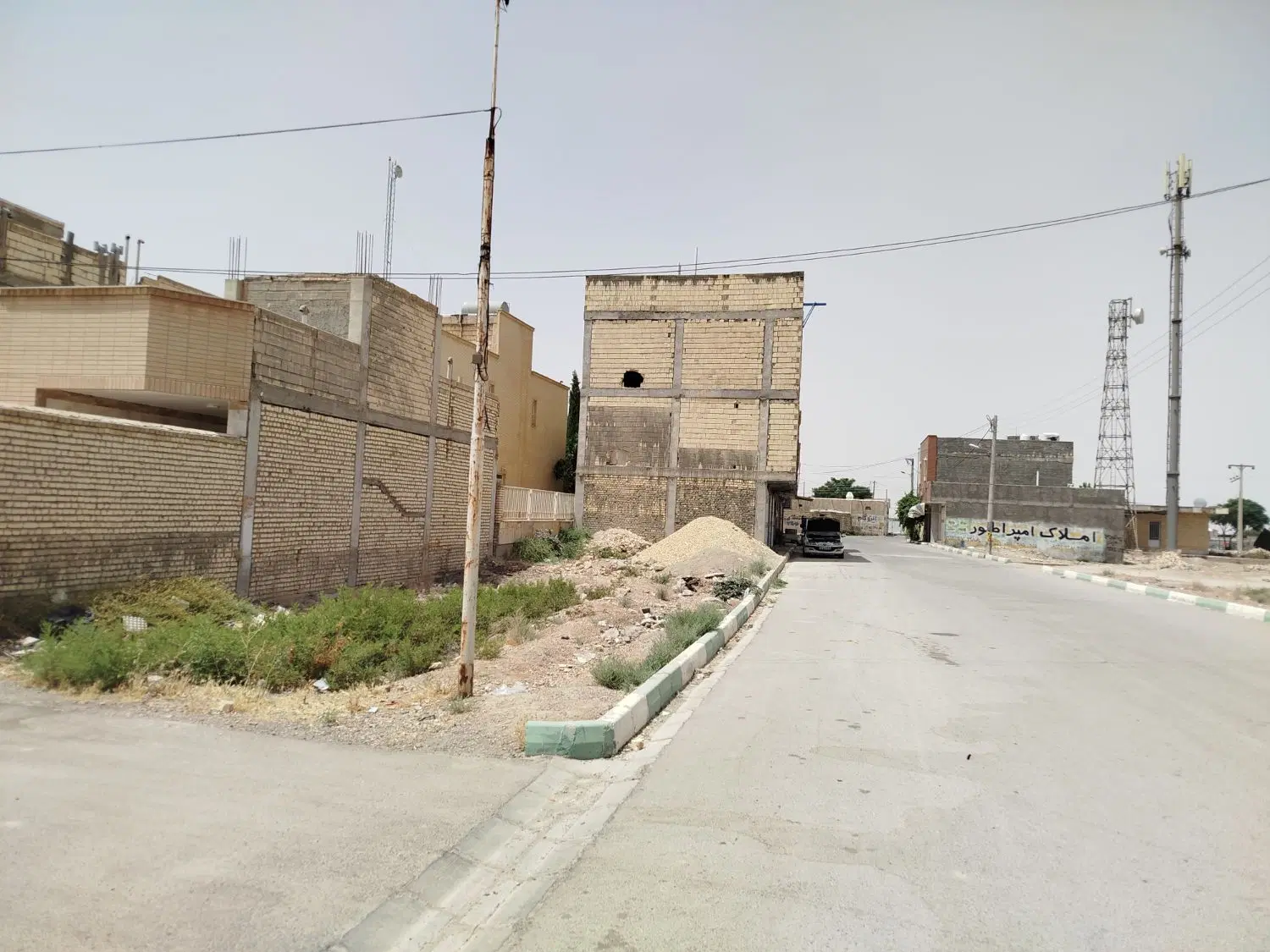 یک قطعه زمین ۱۱۲متر مسکونی تجاری