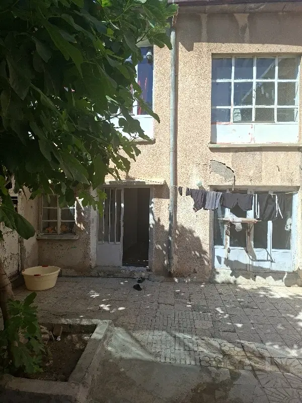 خانه ویلایی ۲۶۰ متری  دو طبقه کلنگی