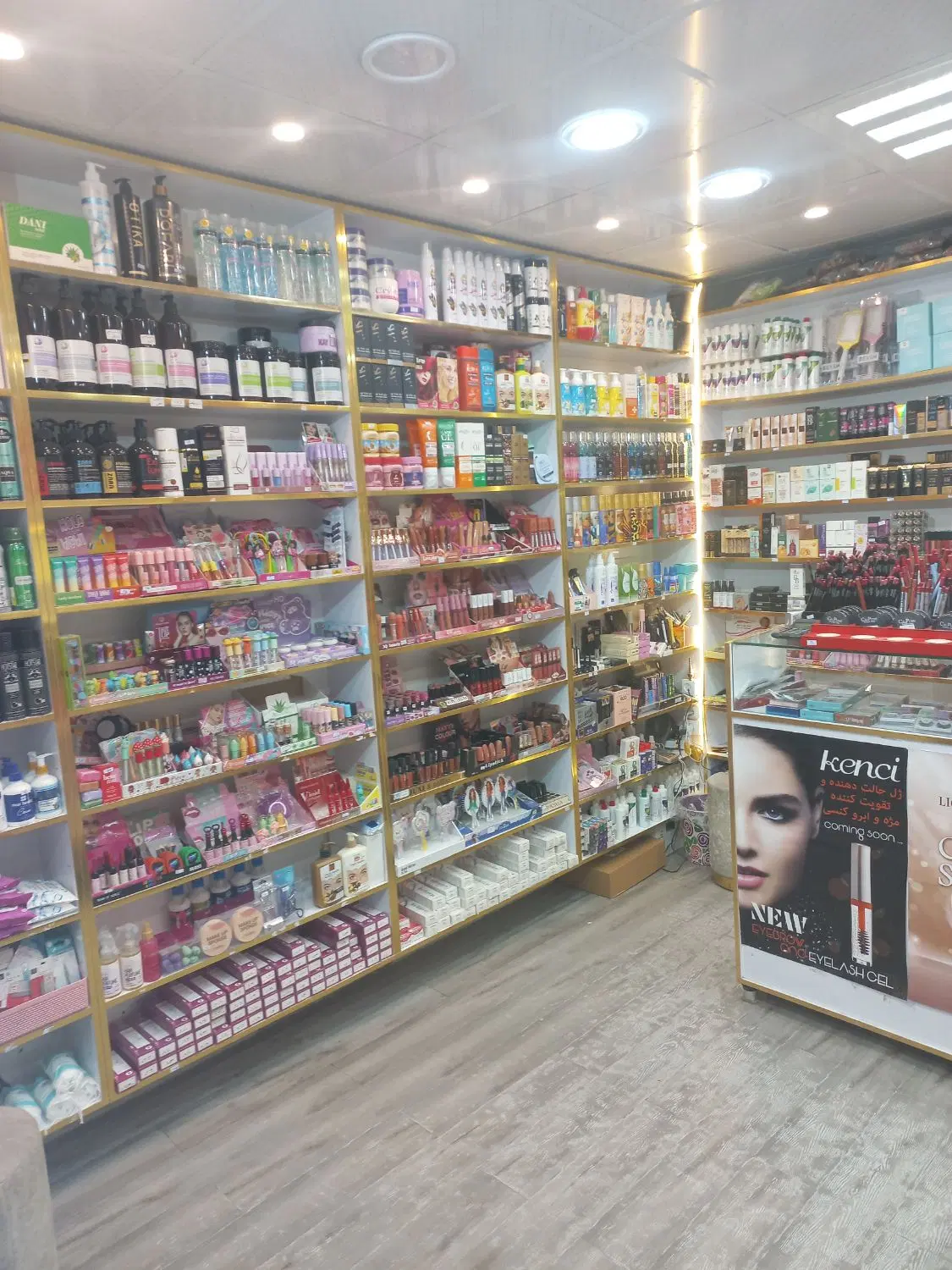 واگذاری مغازه آرایشی بهداشتی با سابقه بالا