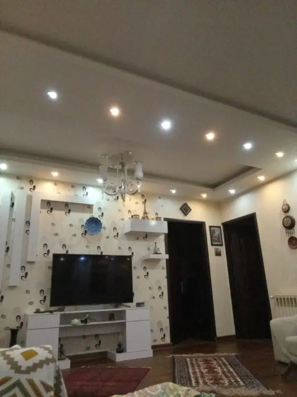نیاز کنده یه هم خونه هستم