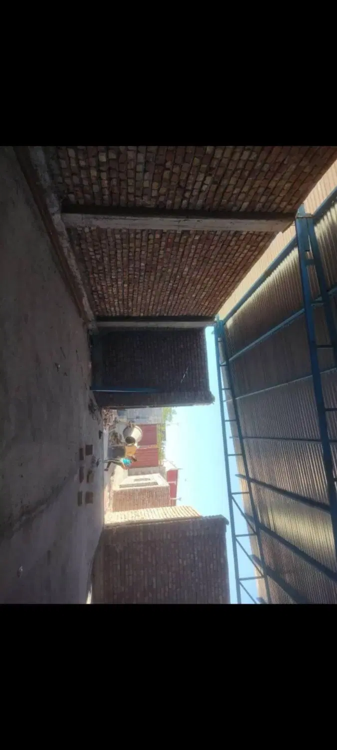 شرف اباد داخل محدوده   مسکونی   سوله