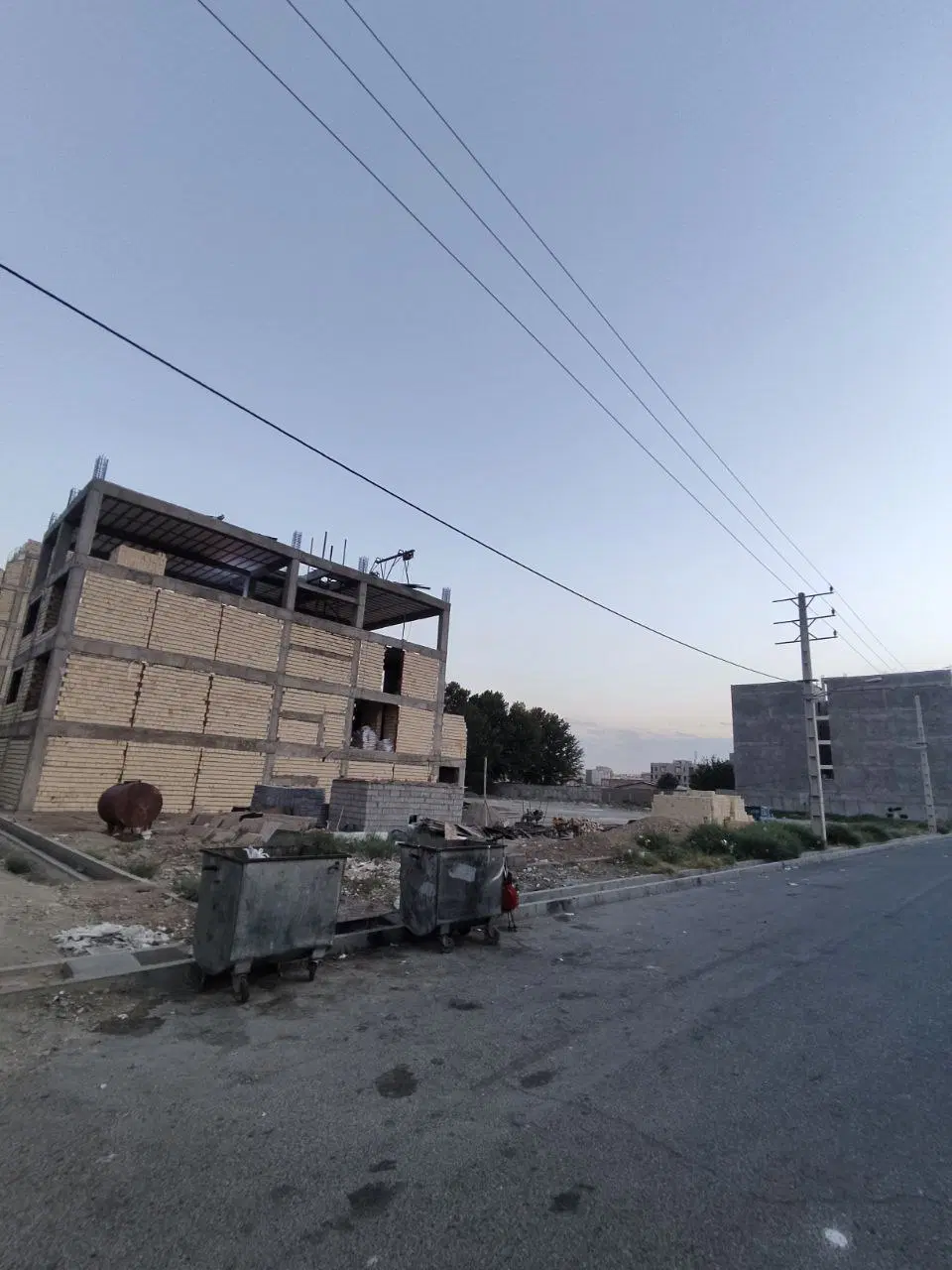 زمین ۲۰۸ متری