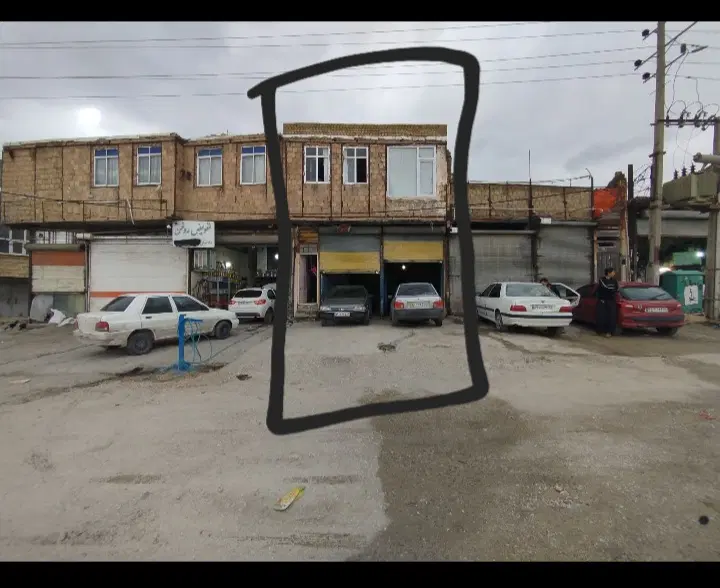 دوباب مغازه بر جاده اصلی