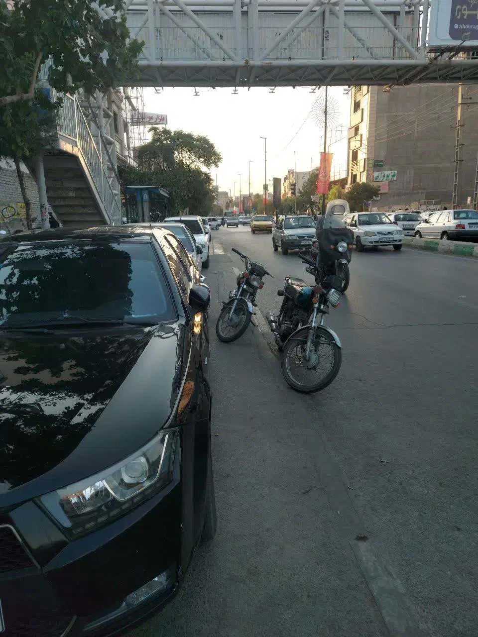 ملک تجاری بر خیابان توحید نزدیک به میدان