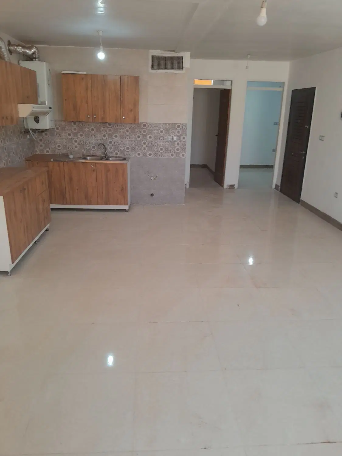 رهن آپارتمان دو خوابه واقع در کرونی