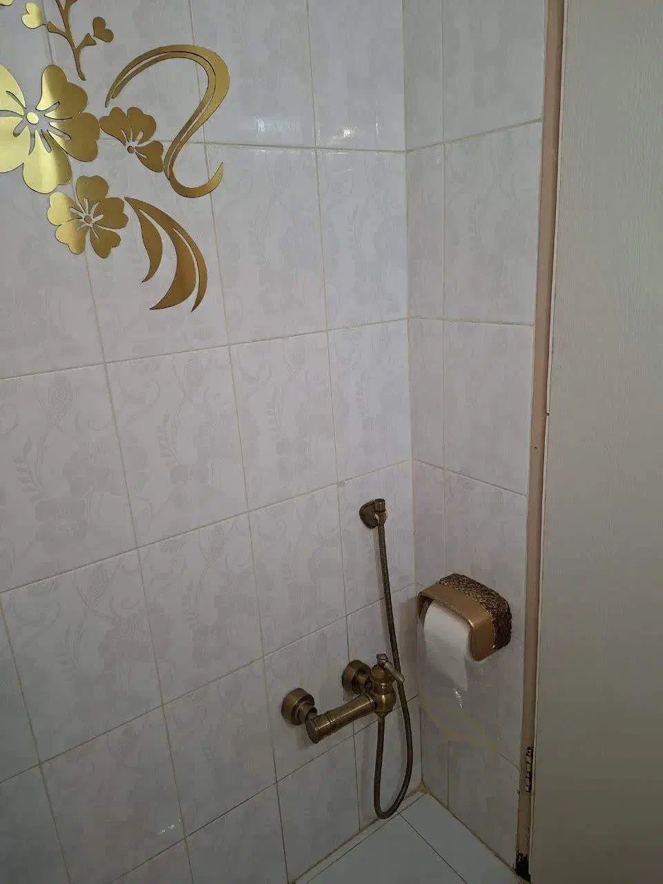 ۸۳ متری طبقه سوم با پارکینگ طالقانی