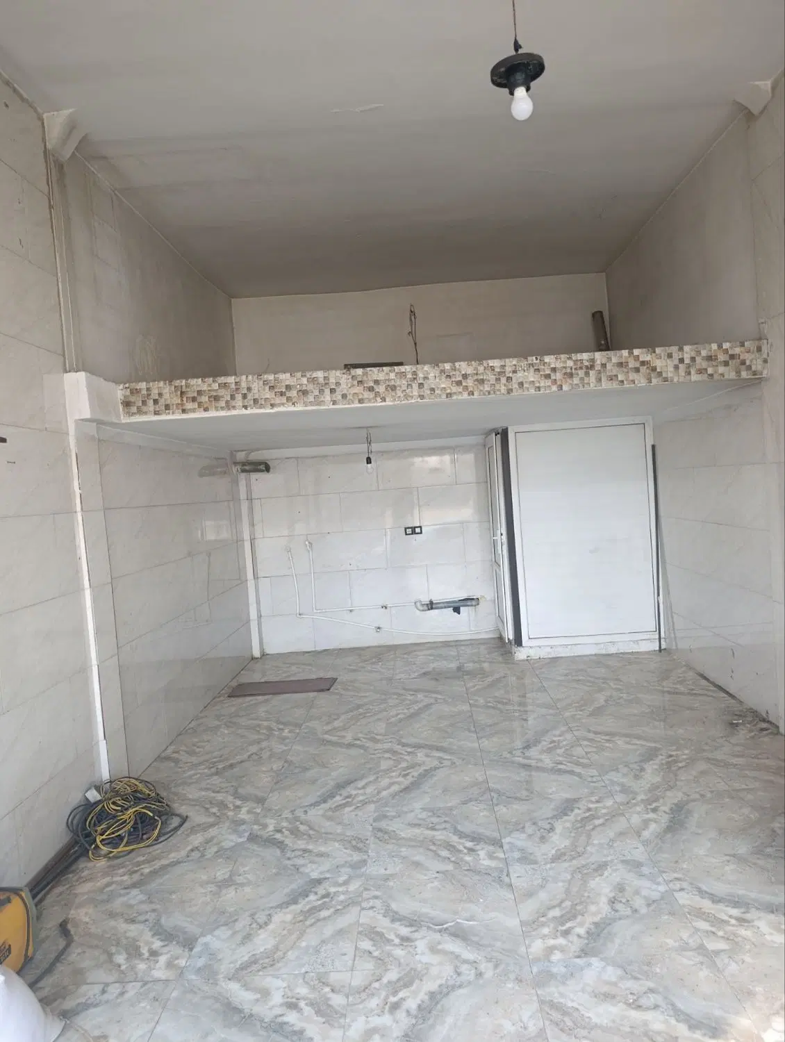 مغازه رهن یا اجاره داده میشه