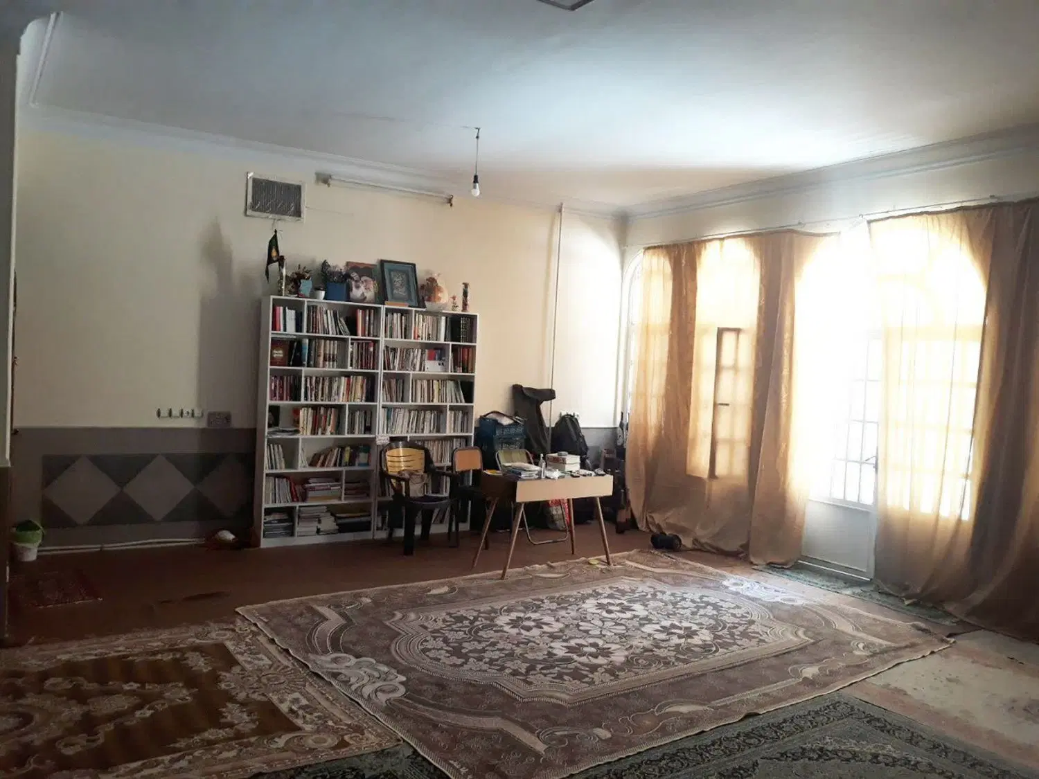 زیر زمین سقف بلند دو خوابه