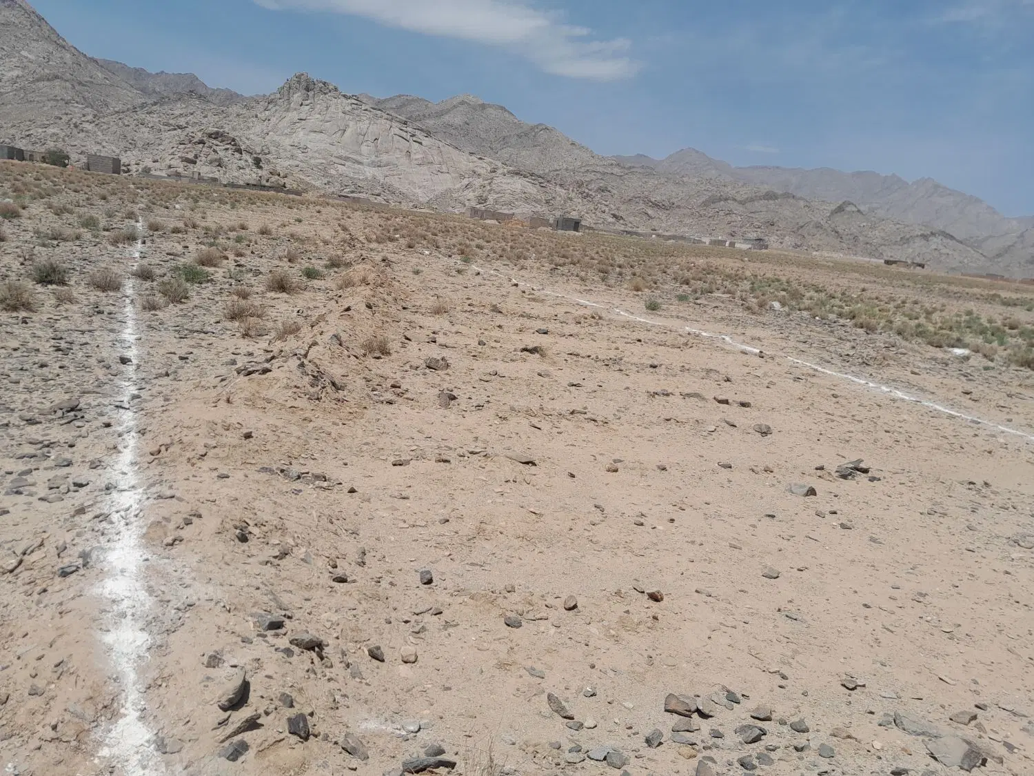 زمین ۹۰۰ متری( لوچو )
