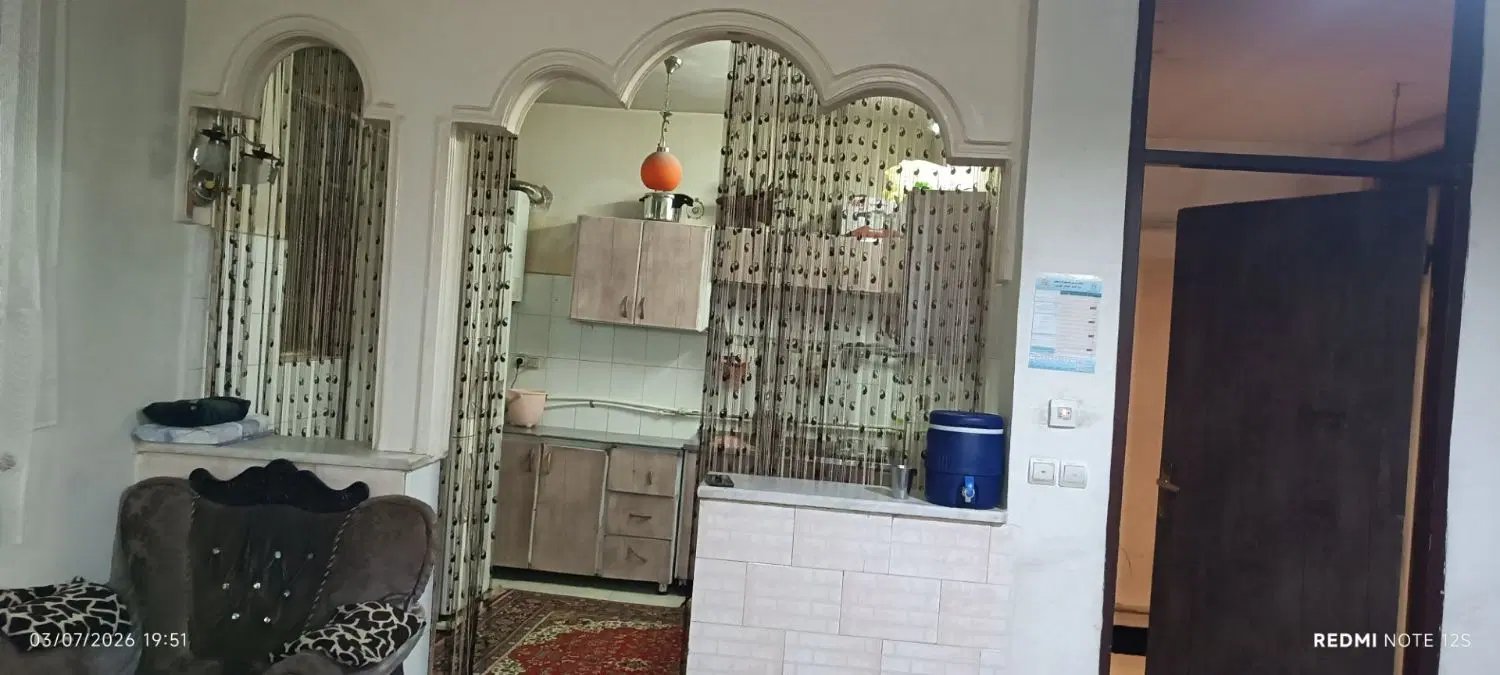 مسکونی دوطبقه با مغازه