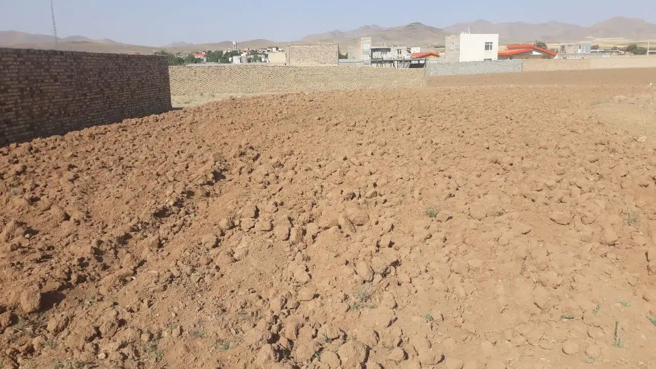 زمین داخل طرح هادی