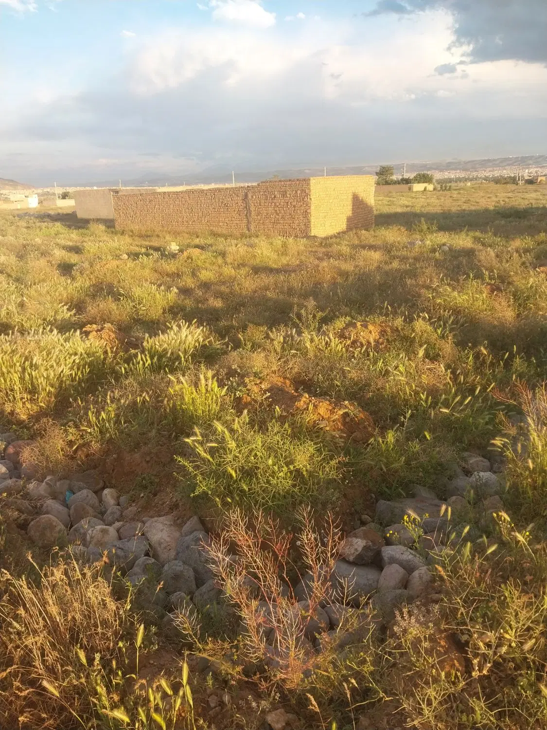 زمین در اناخاتون نزدیک مدرسه شهید باکری