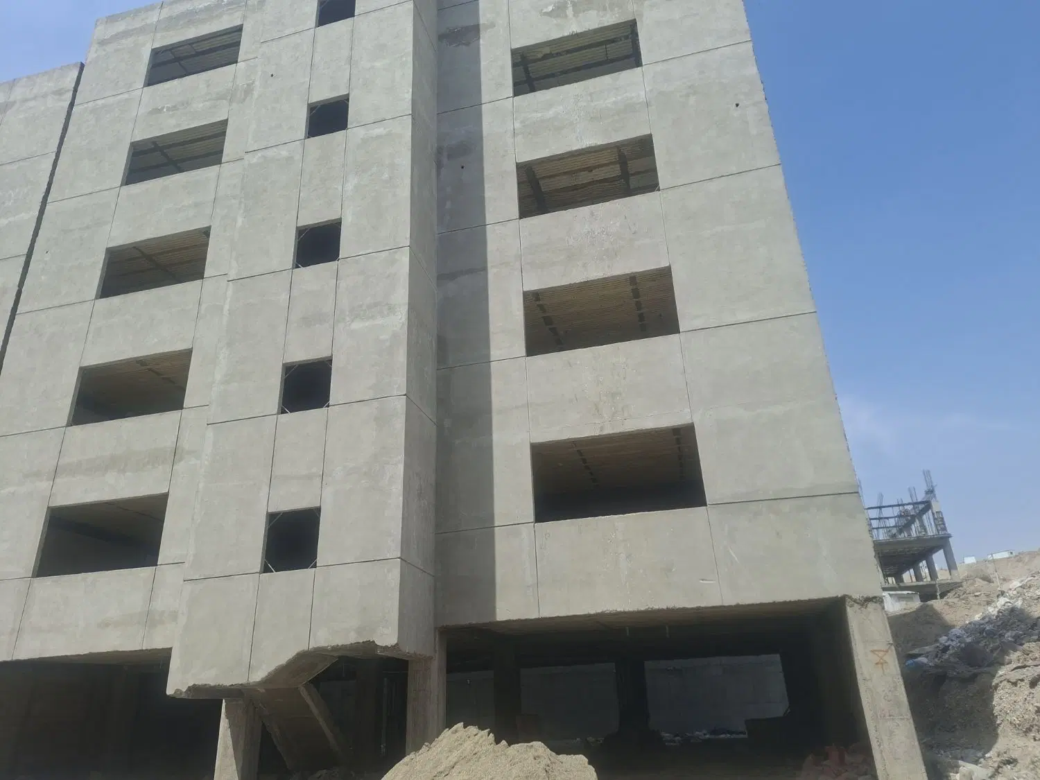 فاز8 ،105 متری