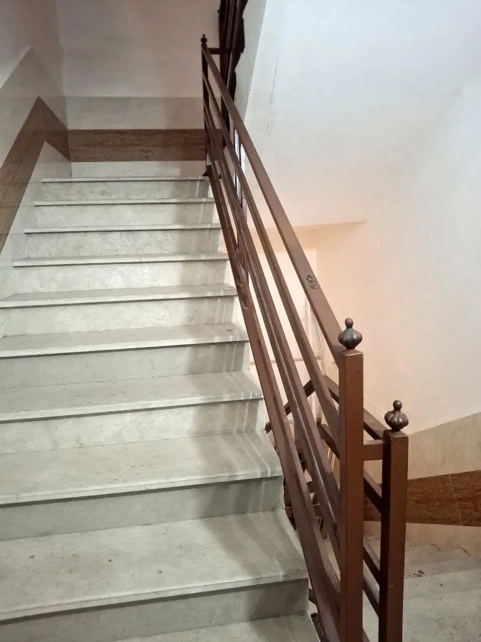 آپارتمان ۳ طبقه مجلسی