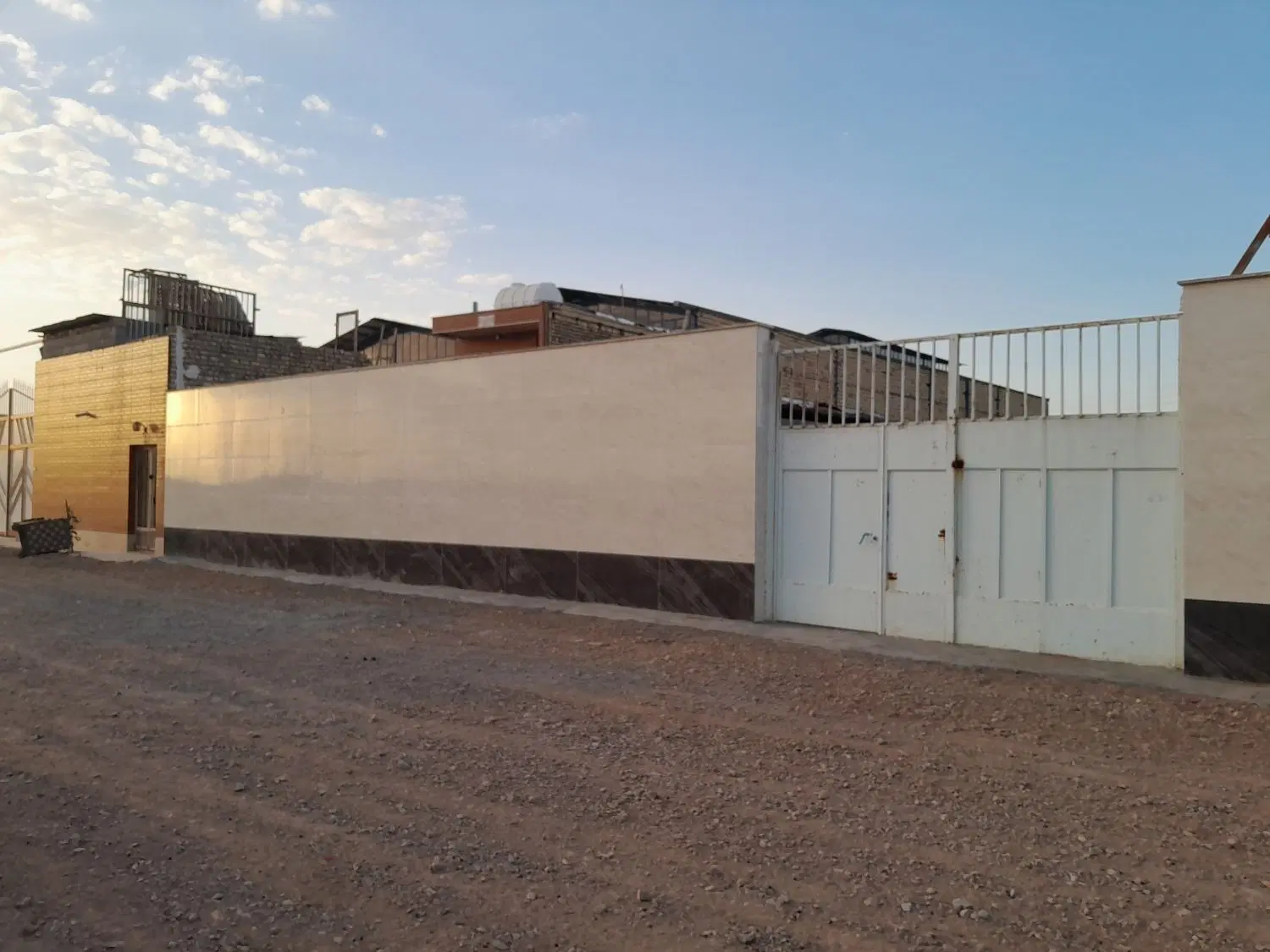 چهاردیواری هزار متری