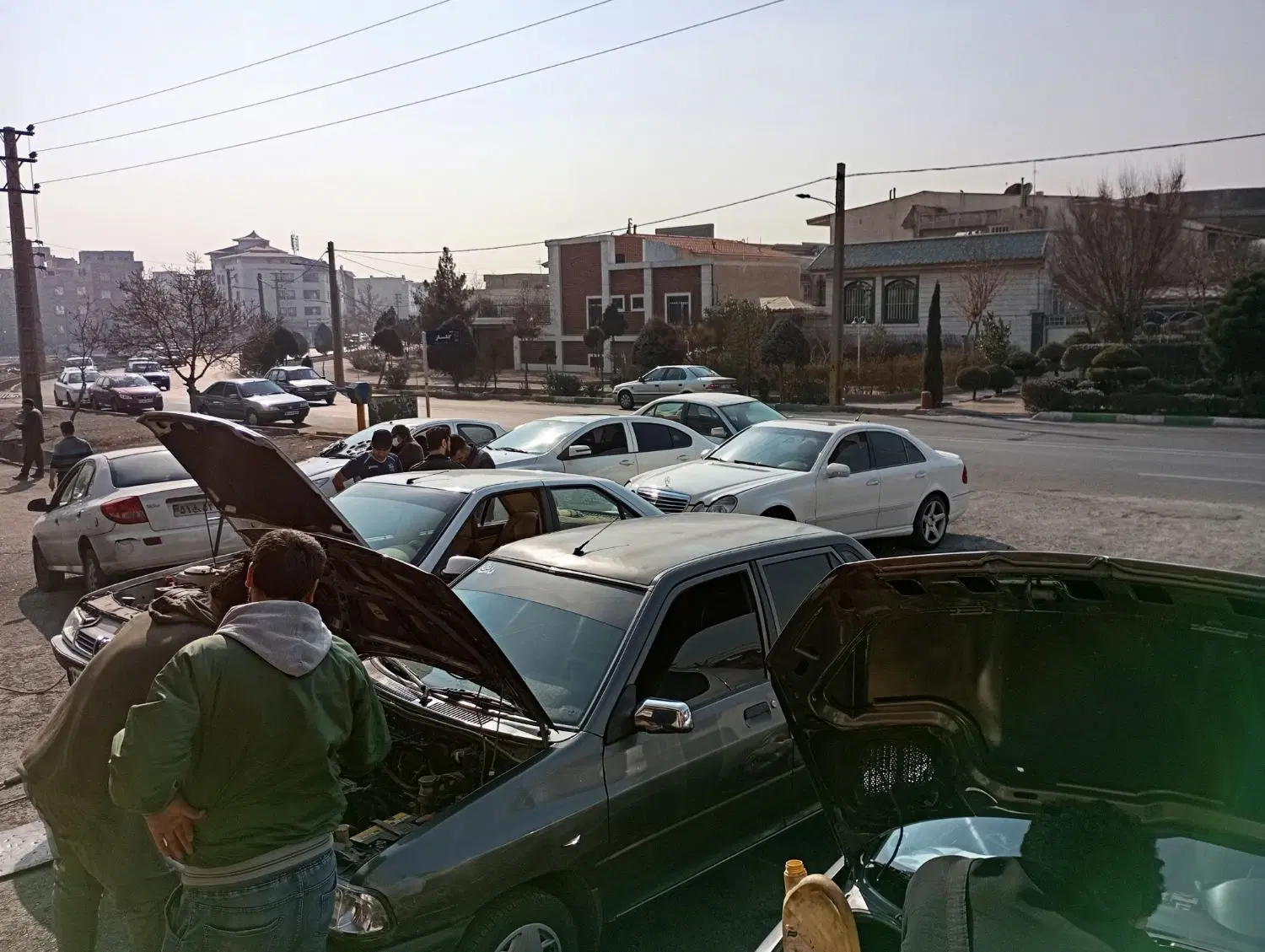 مغازه مکانیکی و جلوبندی ماشین