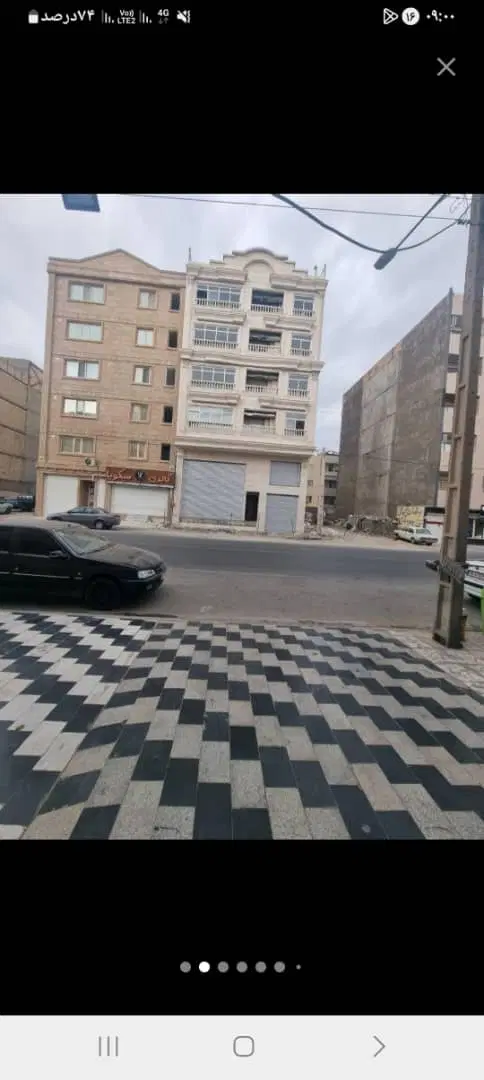 ۳۰۰
